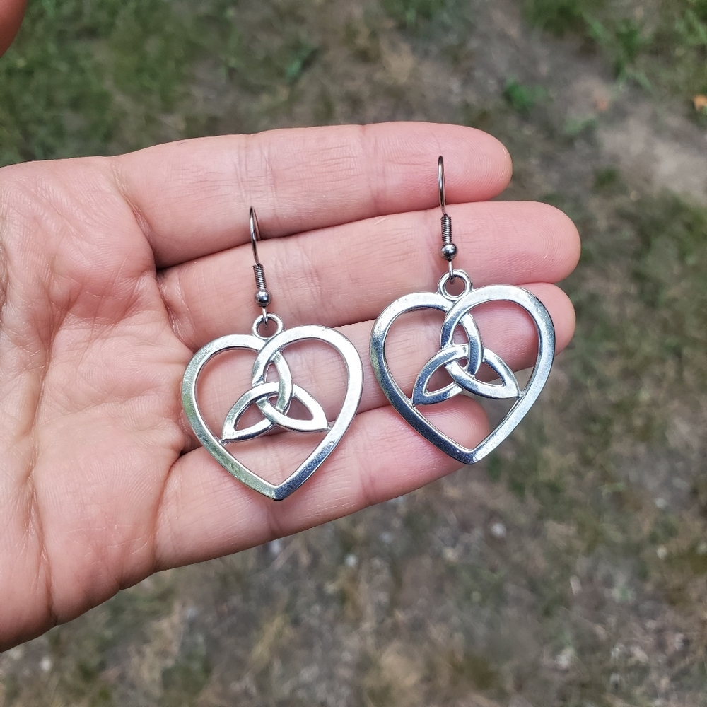 New Handmade Silver Celtic Heart Triquetra Earrings - Picture 11 of 12